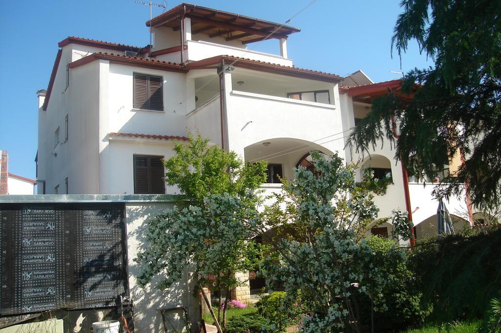 Apartments Sasha Pula Exterior foto