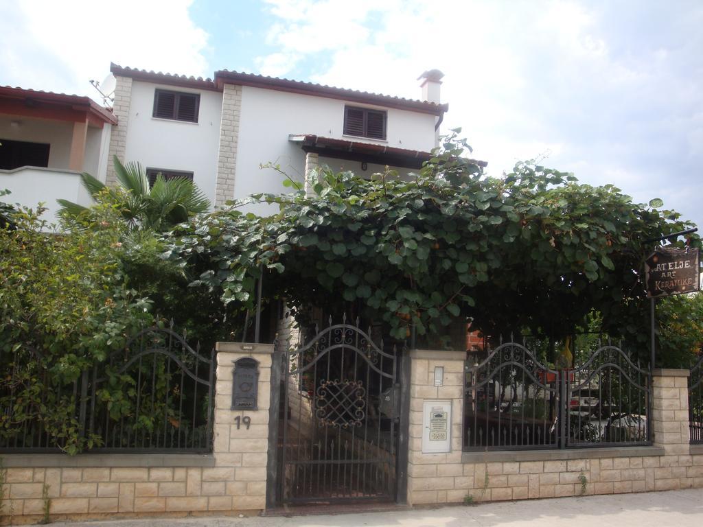 Apartments Sasha Pula Exterior foto